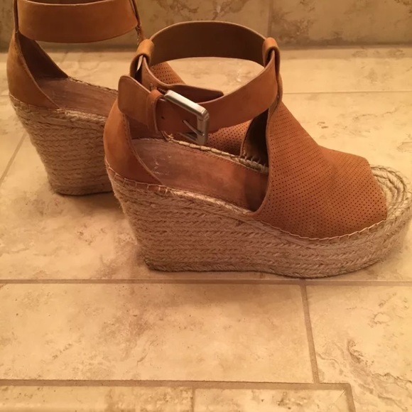 Marc Fisher Annie Perforated Wedge Sz 8.5 - Picture 6 of 8
